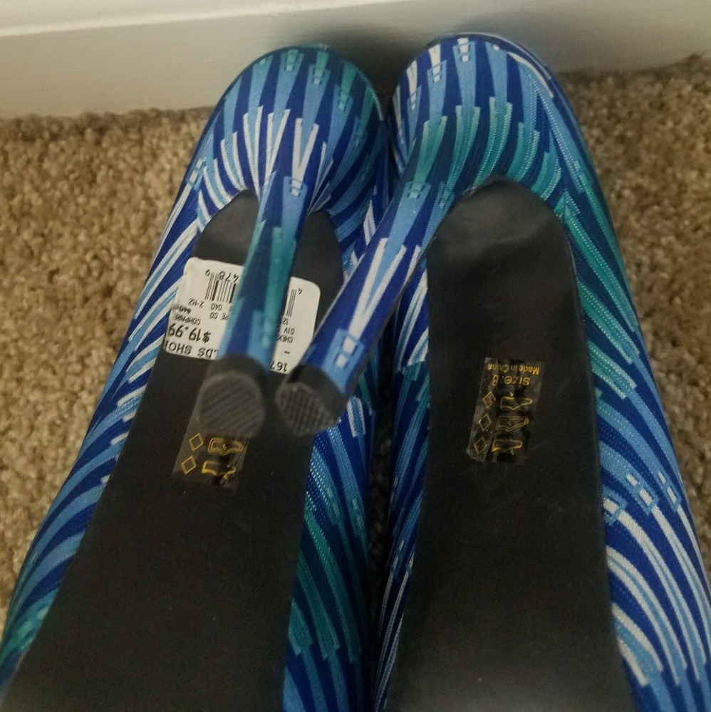 Heels - Picture 3 of 4